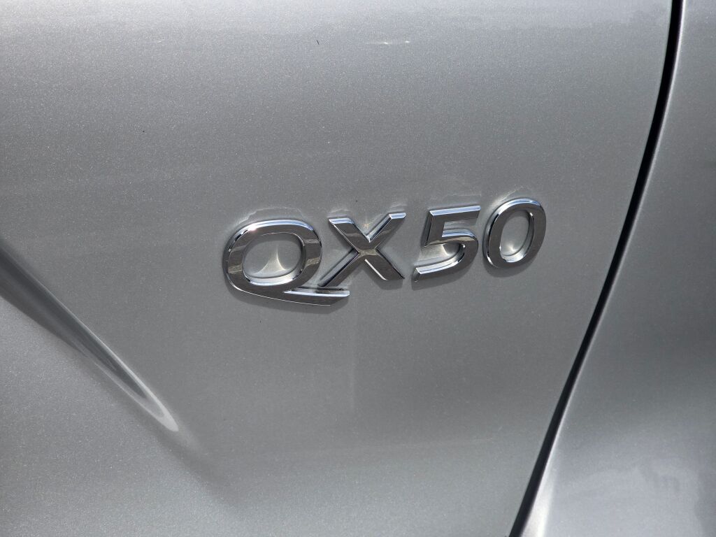 2021 Infiniti QX50 Luxe photo 12