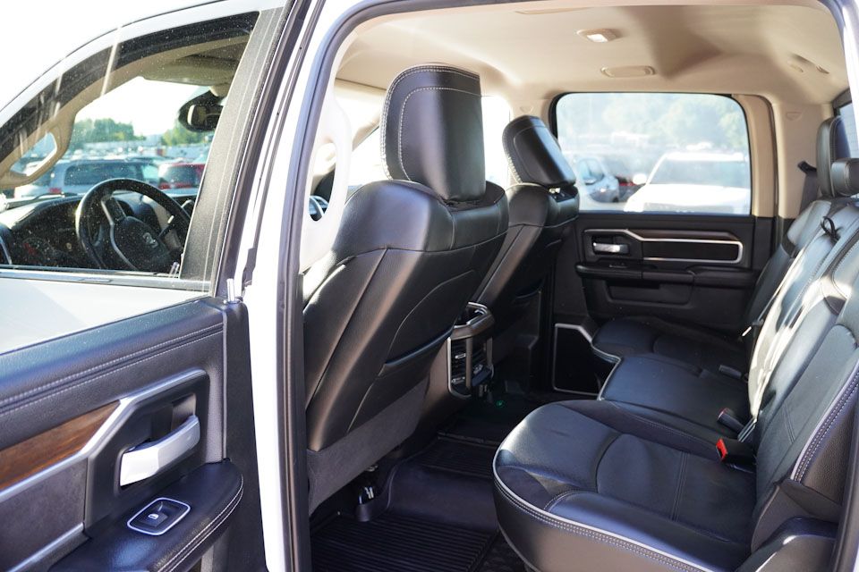 2022 Ram 3500 Laramie photo 18
