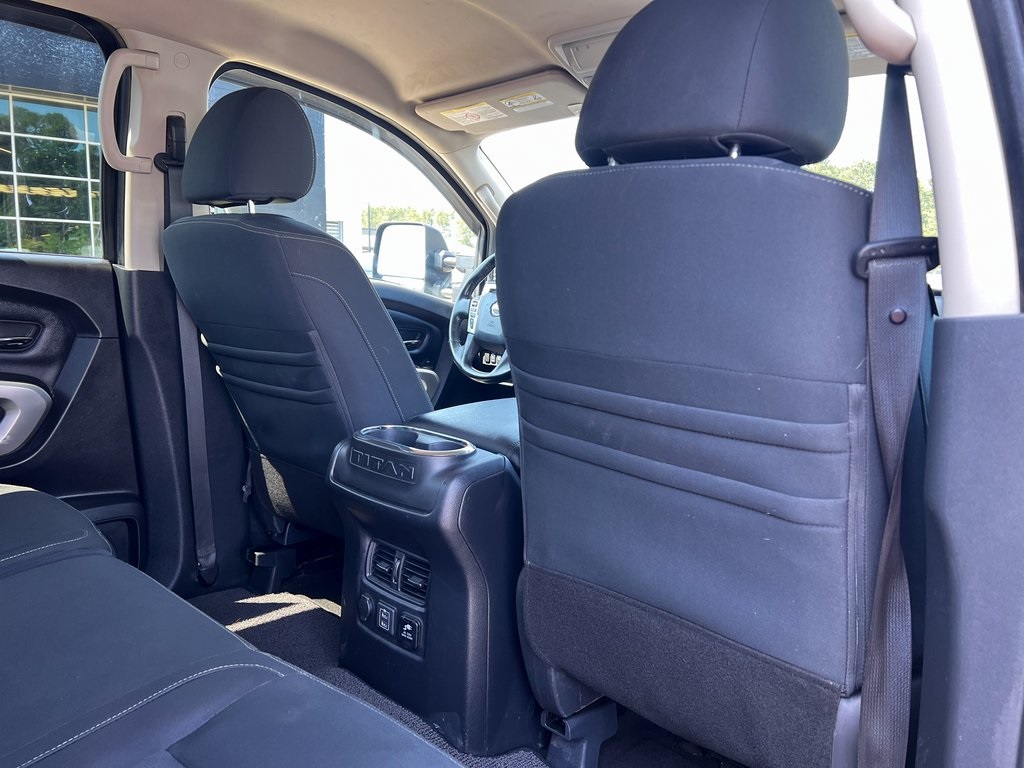 2019 Nissan Titan Crew Cab SV photo 8