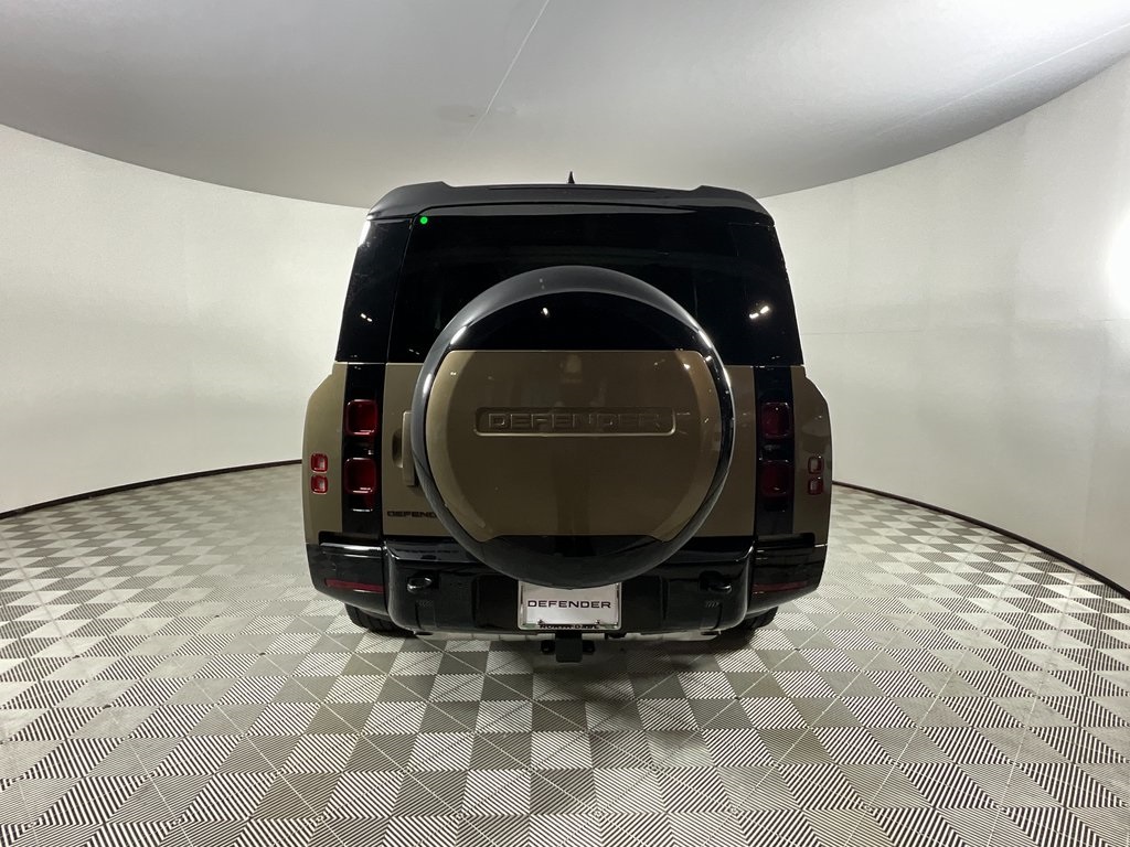 2025 Land Rover Defender 130 X-Dynamic SE photo 2