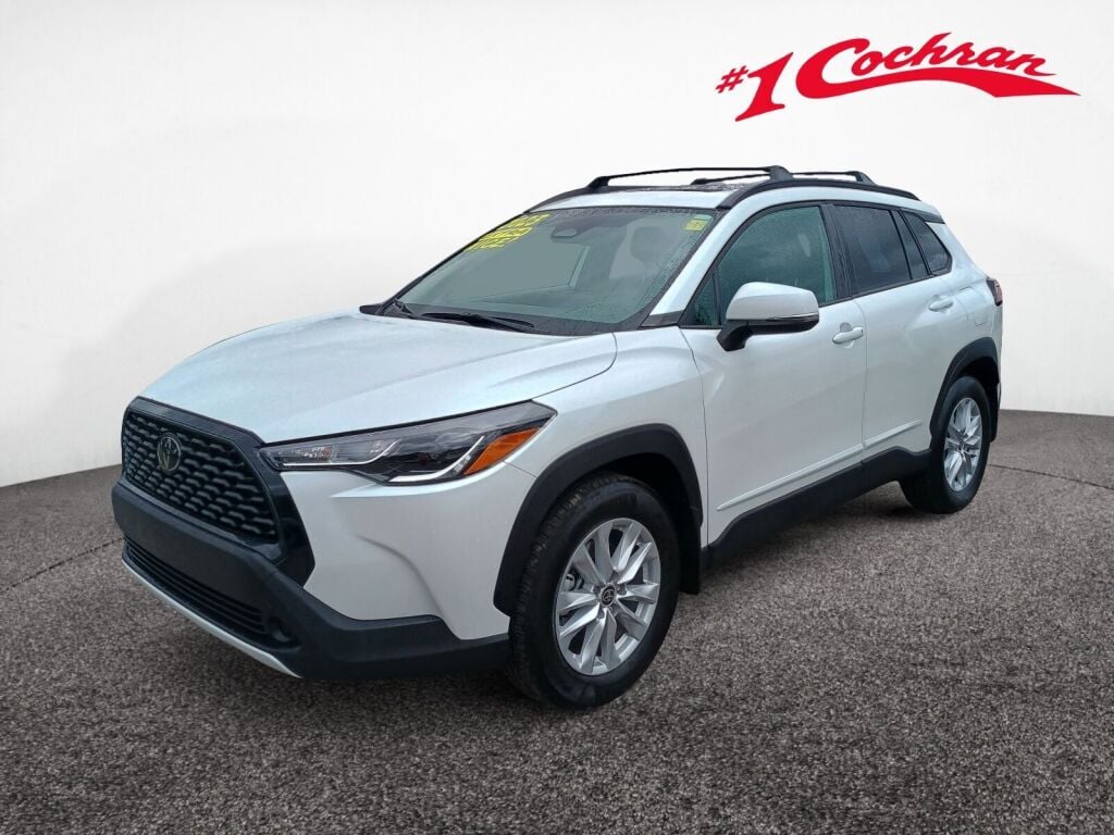 2023 Toyota Corolla Cross LE photo 3