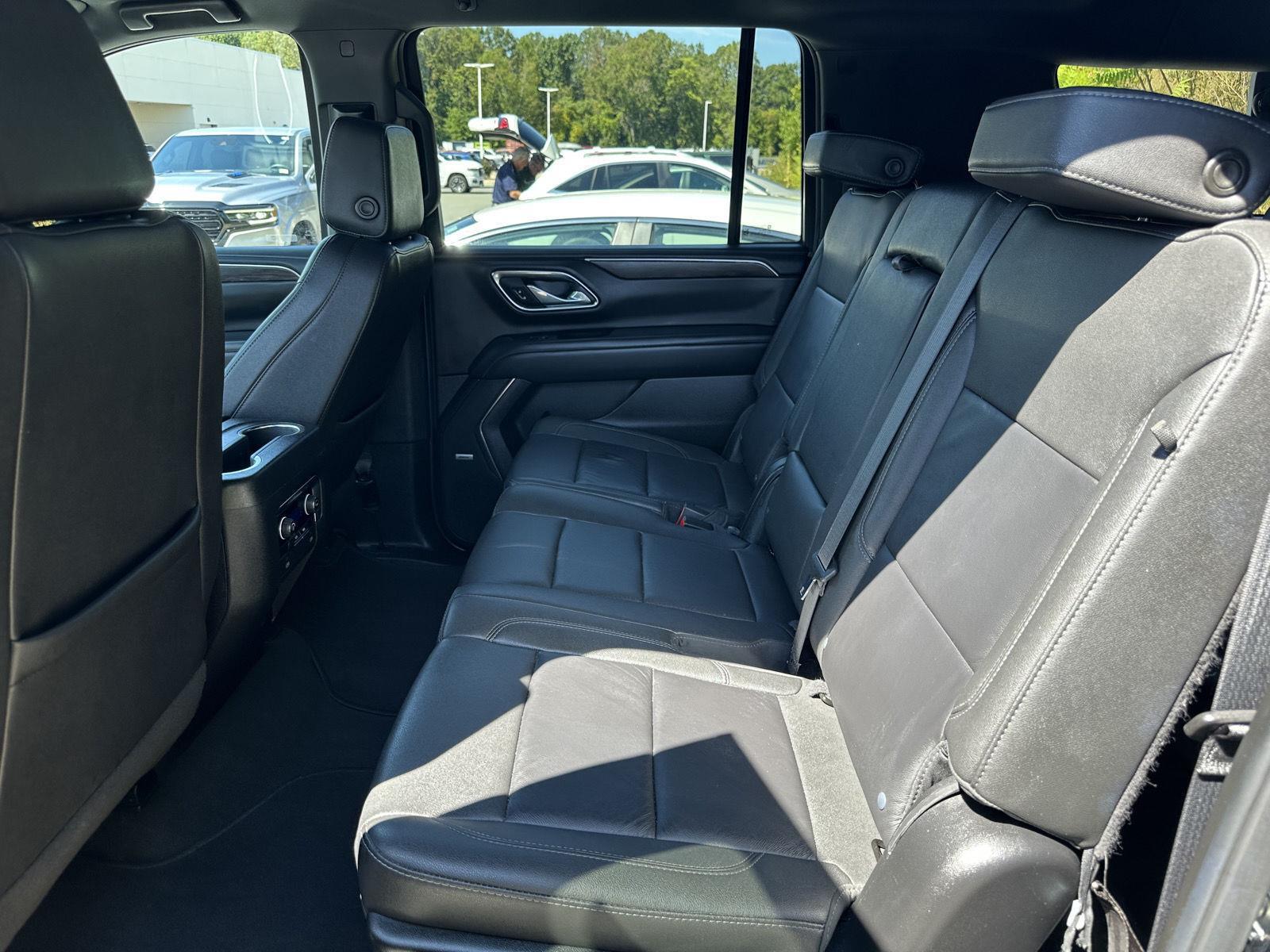 2024 Chevrolet Suburban LT photo 9