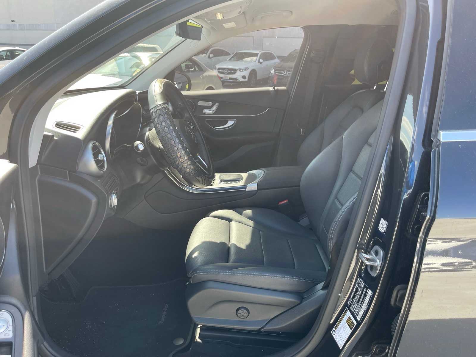 2022 Mercedes Benz GLC 300 photo 7