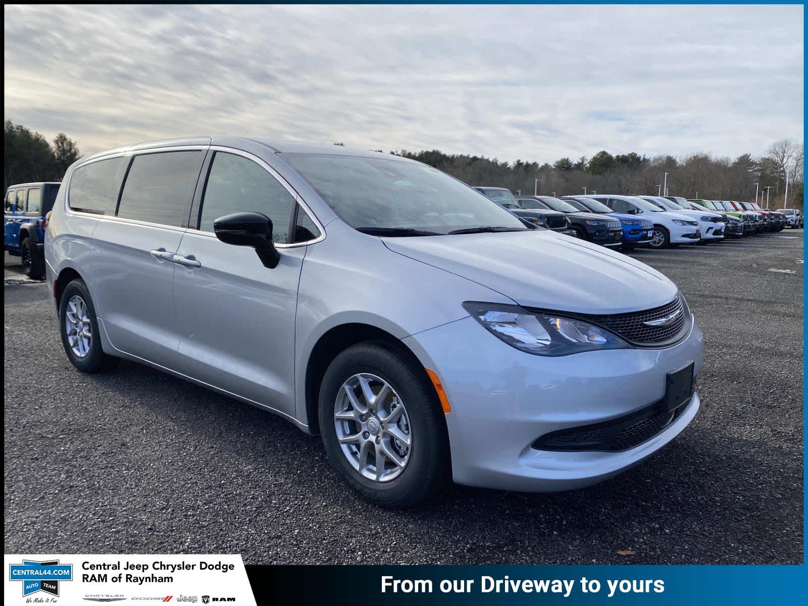 2026 Chrysler Voyager LX's photo