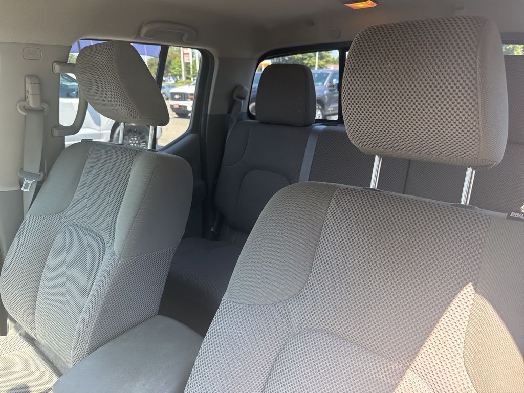 2016 Nissan Frontier SV photo 7