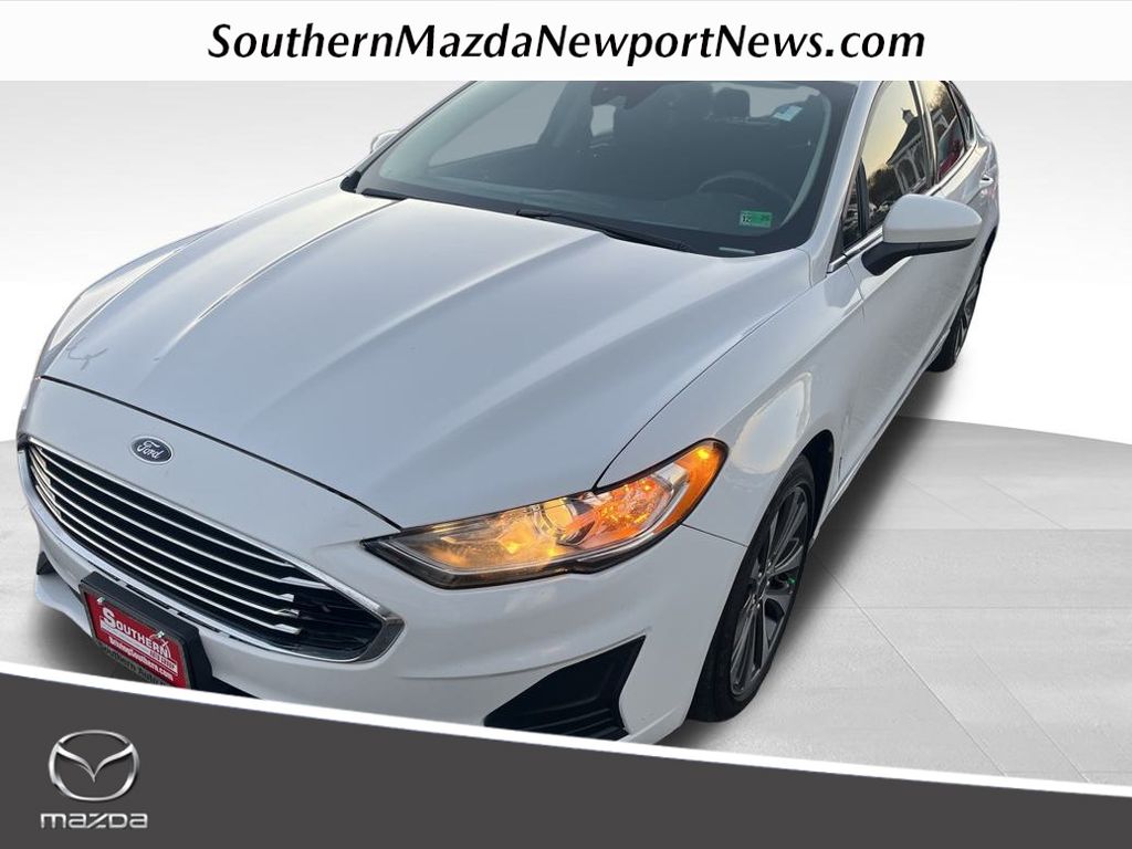 2020 Ford Fusion SE's photo