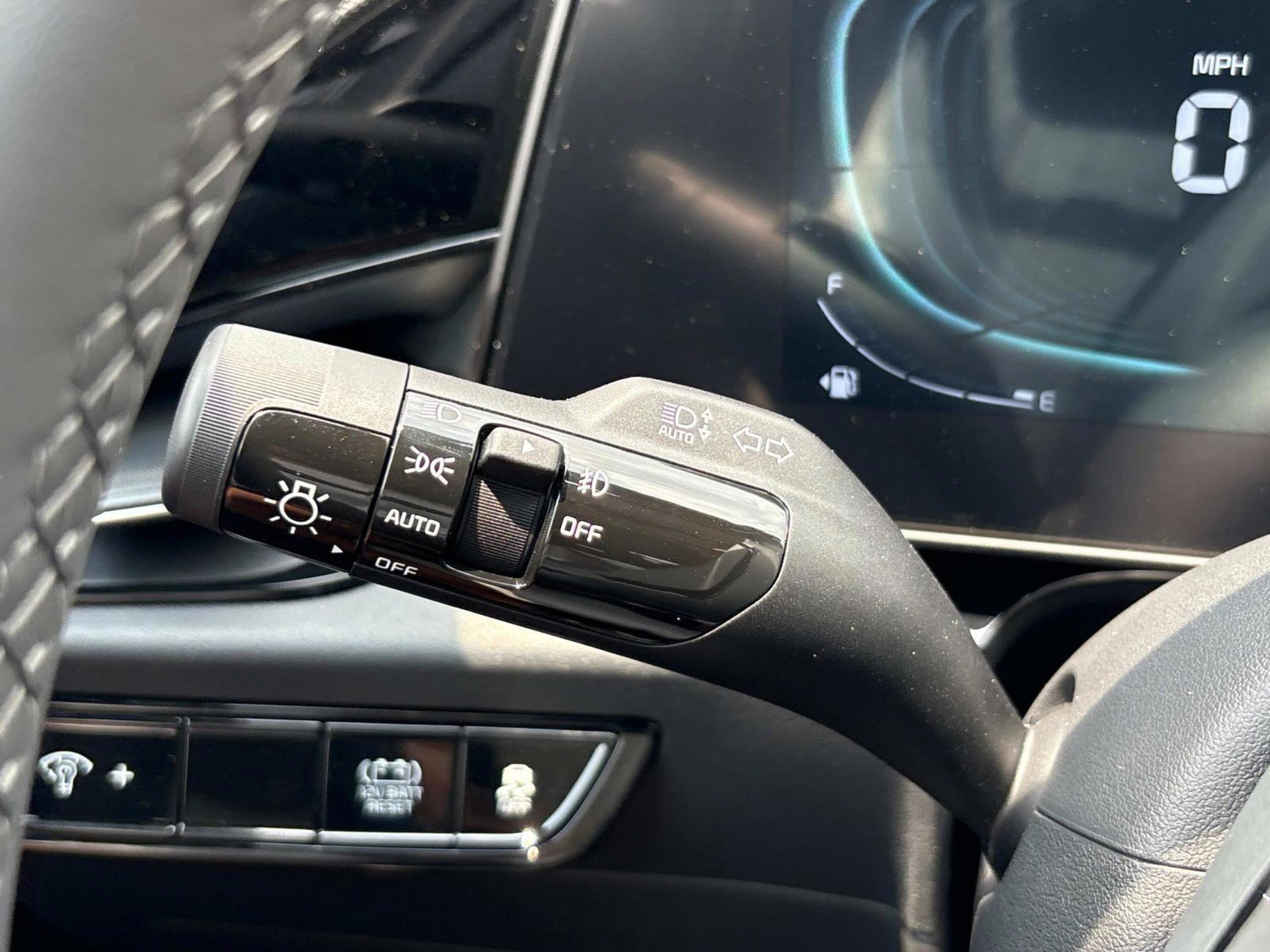 2025 Kia Niro EX Touring photo 26