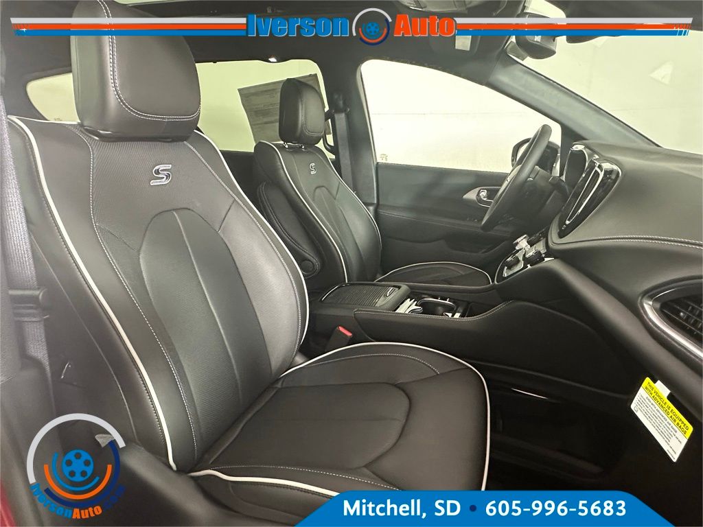 2026 Chrysler Pacifica Limited photo 29