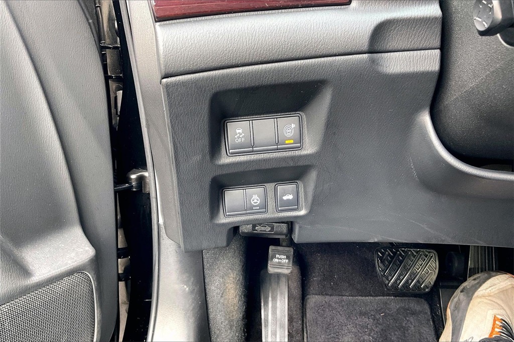 2019 INFINITI Q70 - Image 35