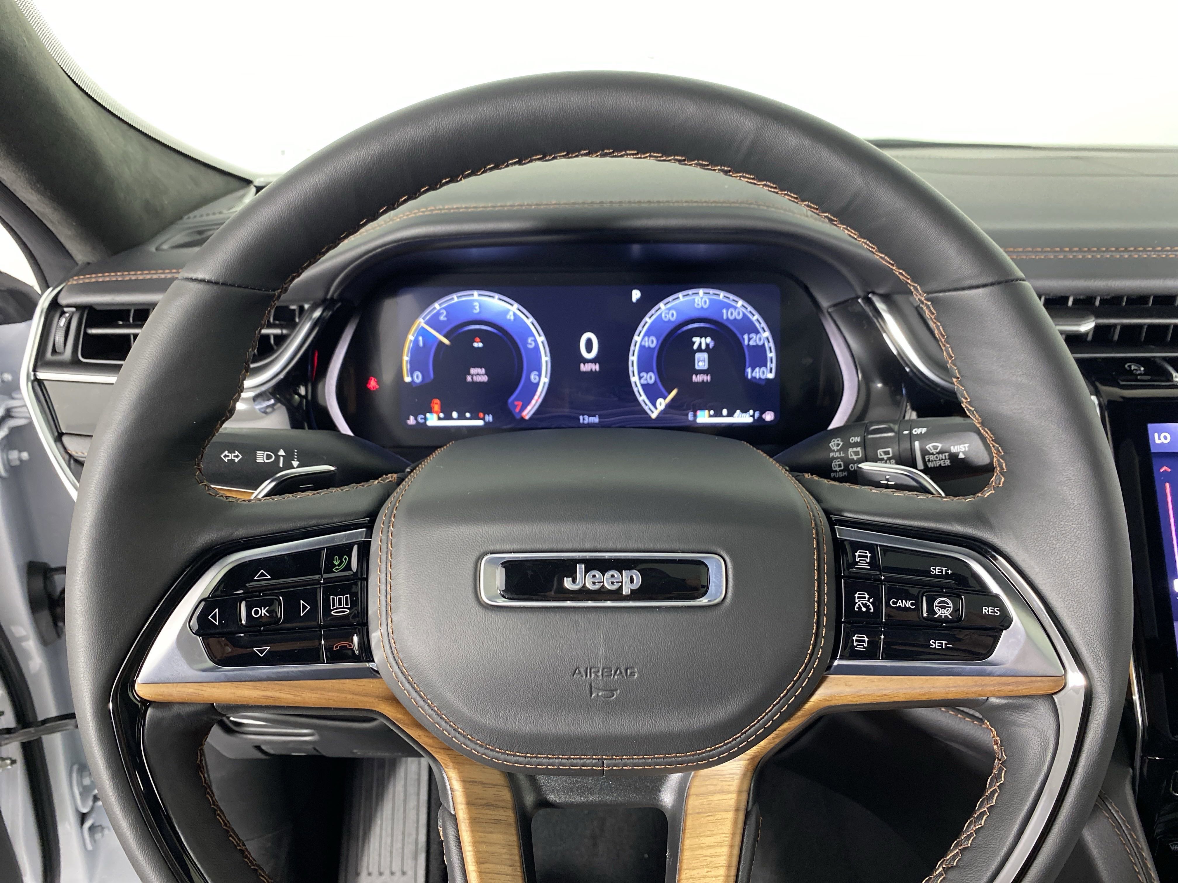 2025 Jeep Grand Cherokee Summit Reserve photo 3