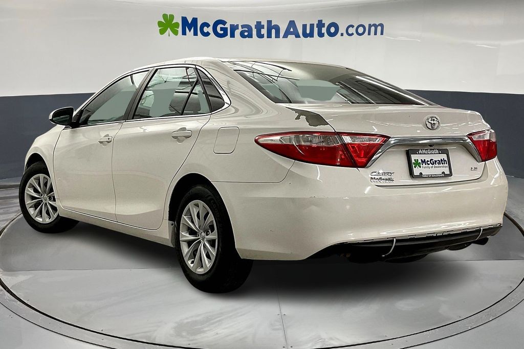 2015 Toyota Camry LE photo 2