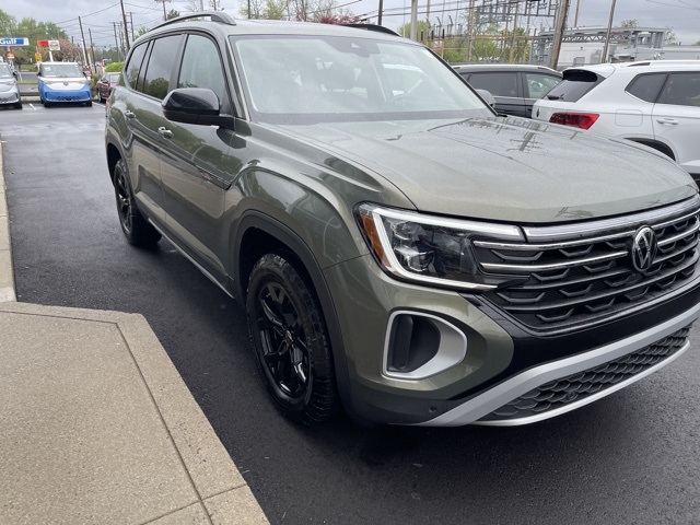 2024 Volkswagen Atlas Peak Edition SEL photo 5