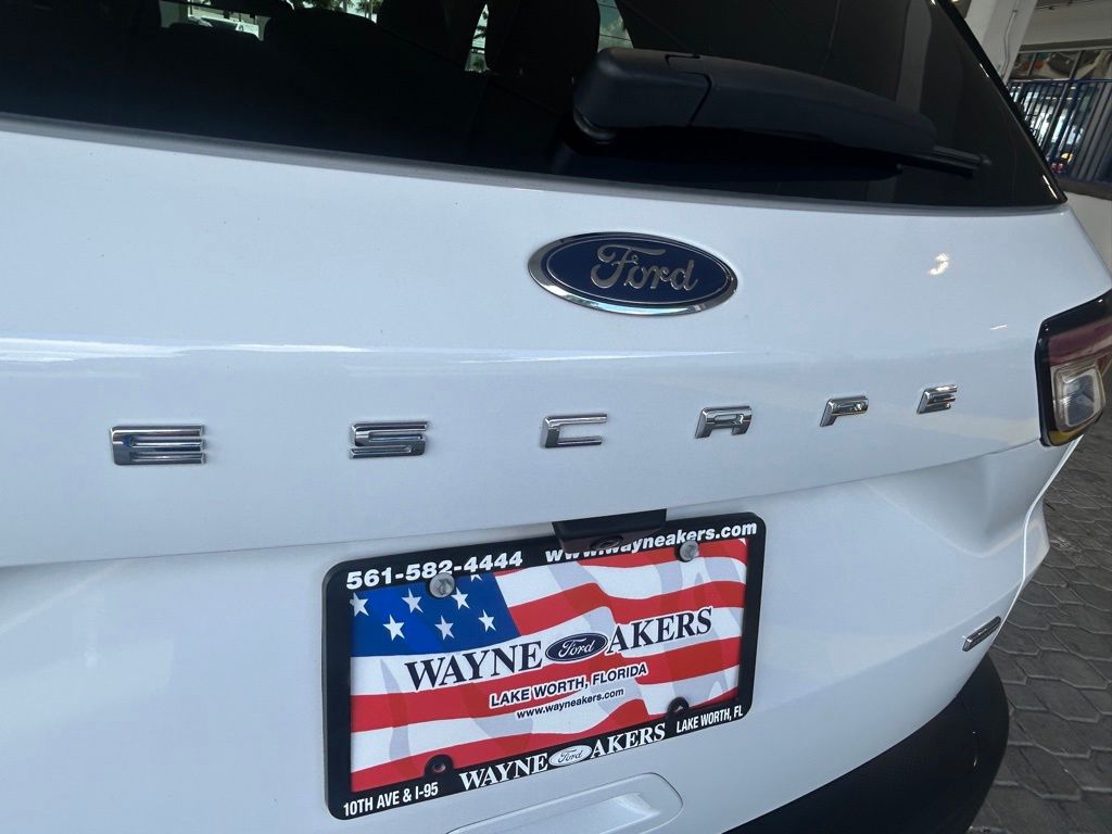 2022 Ford Escape SE Hybrid photo 21