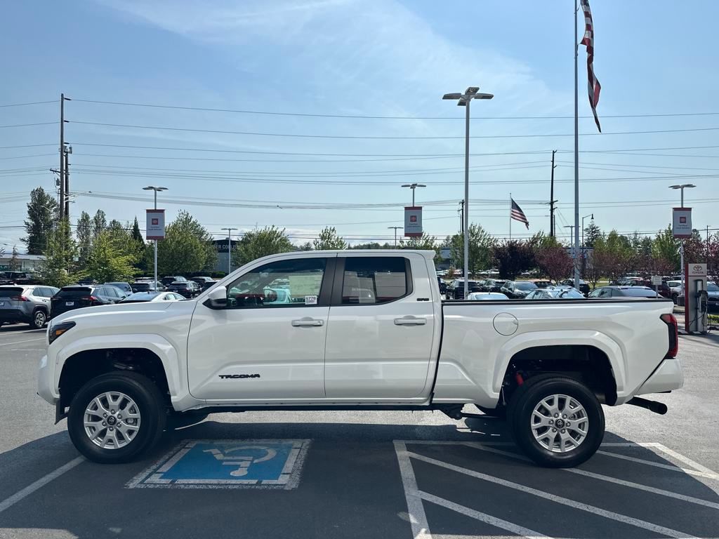 2025 Toyota Tacoma SR5 photo 6