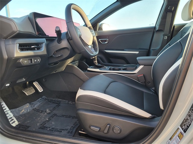 2025 Kia K4 GT-Line Turbo photo 6