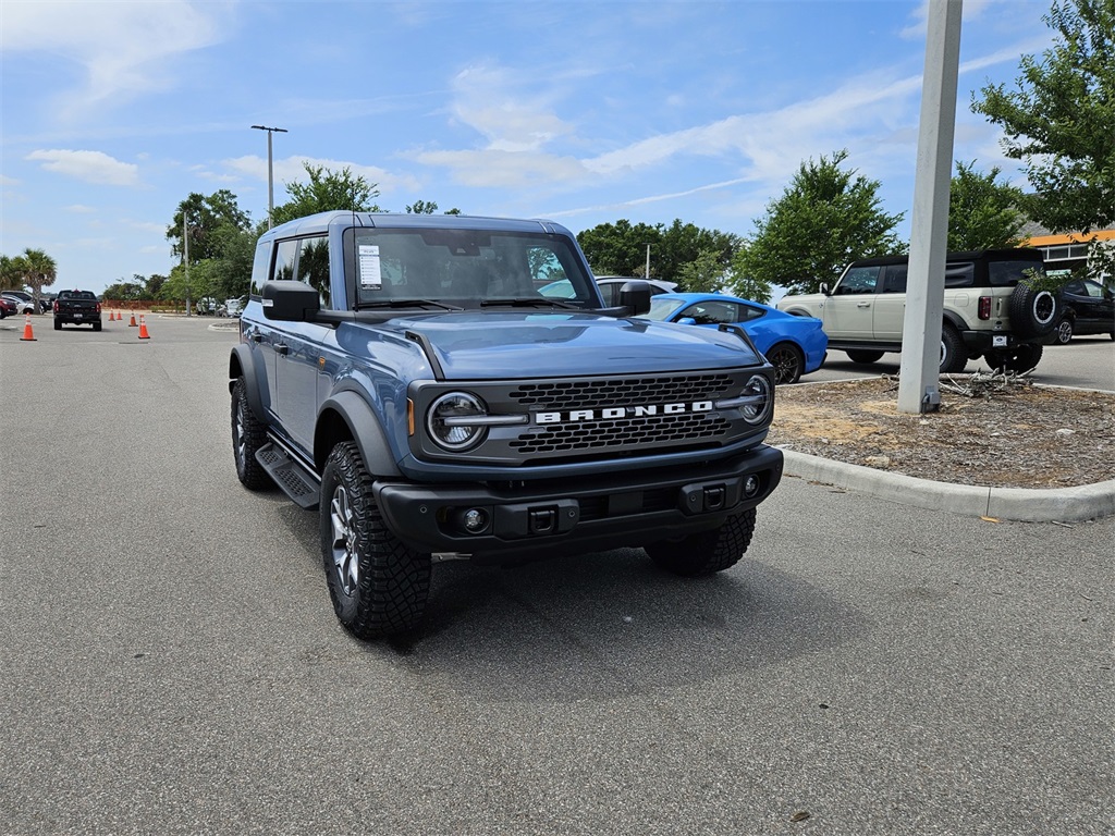 2025 Ford Bronco Badlands photo 2