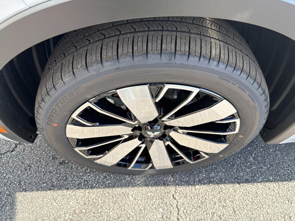 2025 Mitsubishi Outlander SEL photo 10