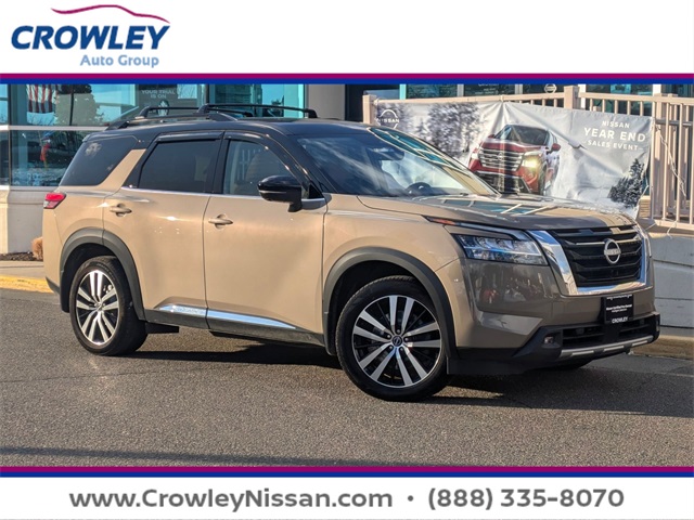 2023 Nissan Pathfinder Platinum's photo