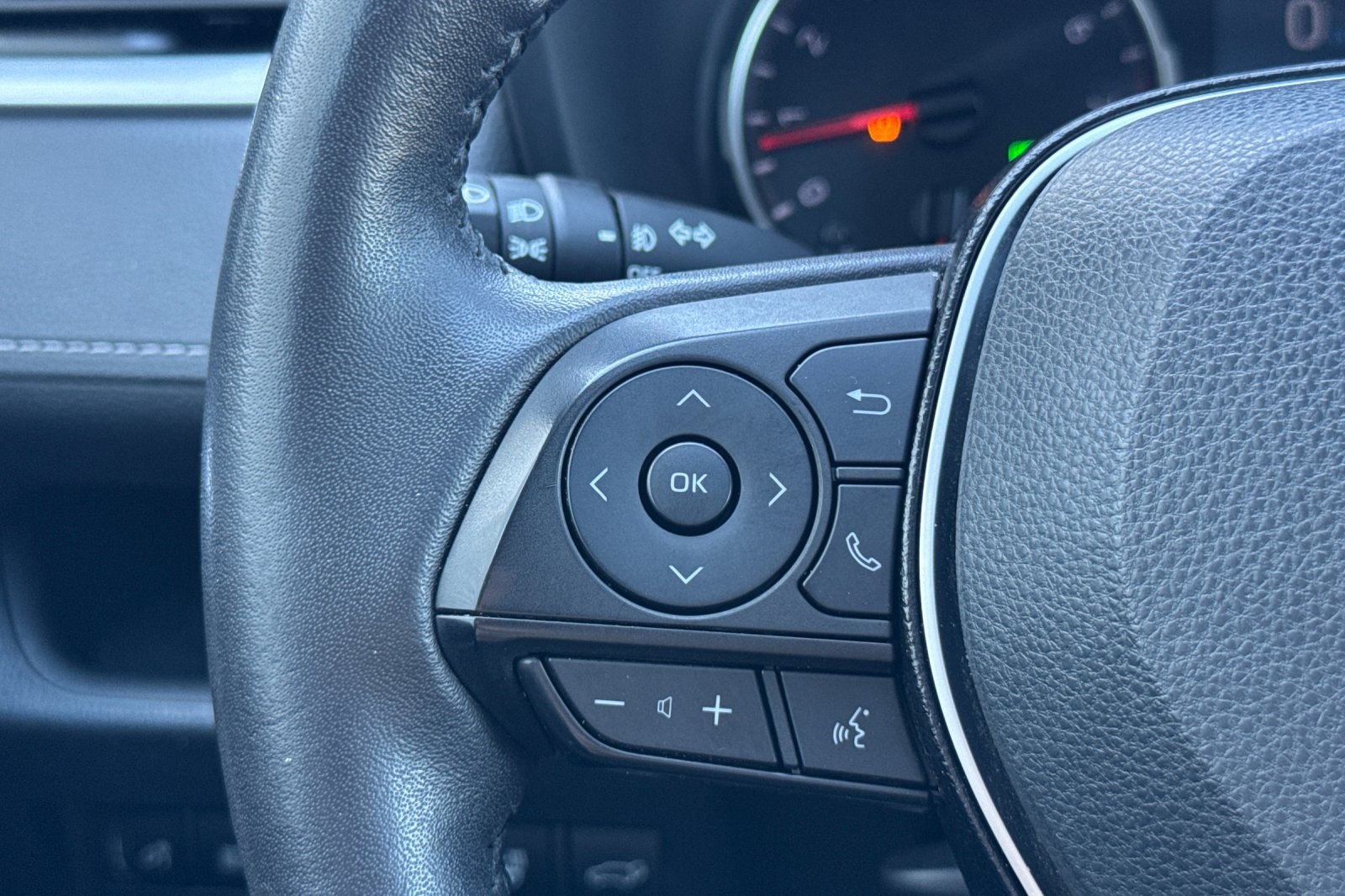 2021 Toyota RAV4 XLE Premium photo 26