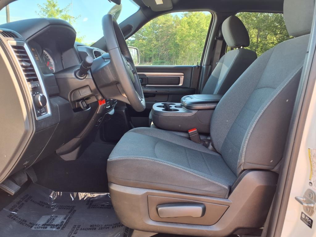 2024 Ram 1500 Classic Warlock photo 3