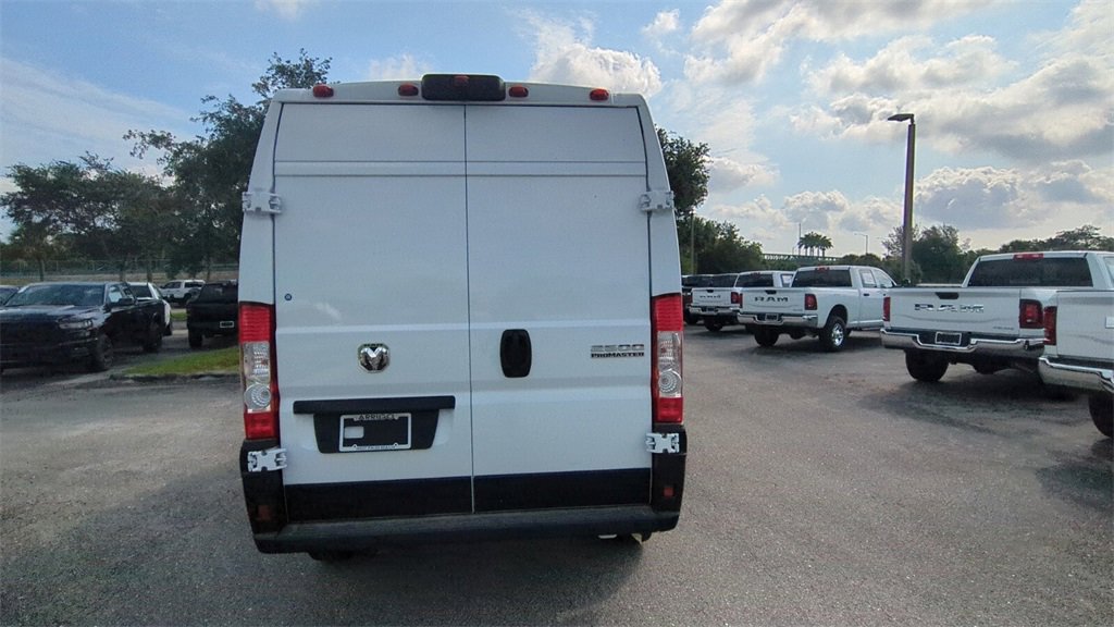2025 Ram ProMaster 2500 photo 2