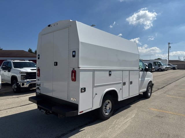 2025 Chevrolet Express Cutaway 3500 photo 4