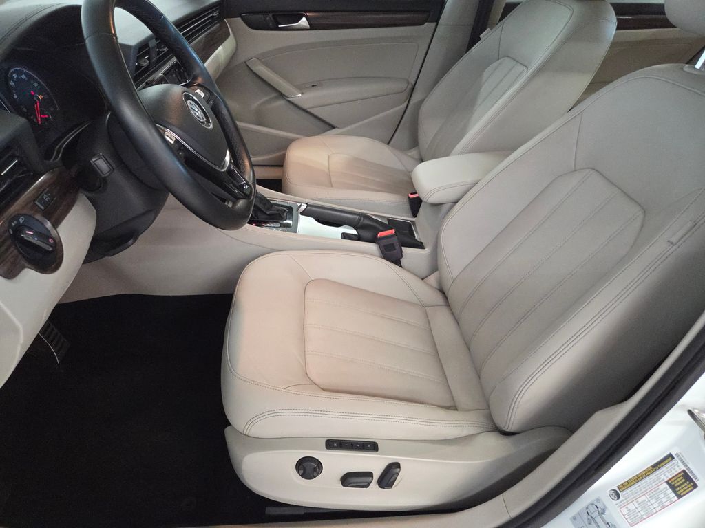2020 Volkswagen Passat 2.0T SEL photo 12
