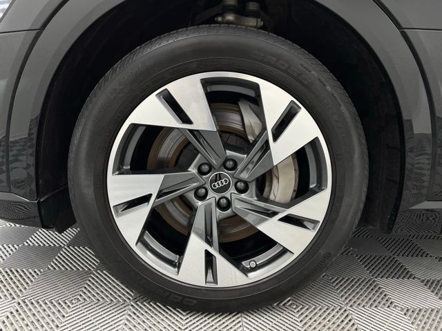 2023 Audi e-tron Premium photo 45