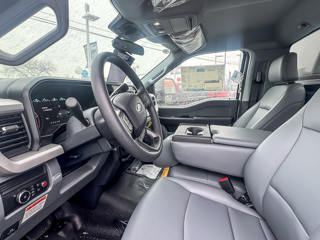 2025 FORD F-450 - Image 13