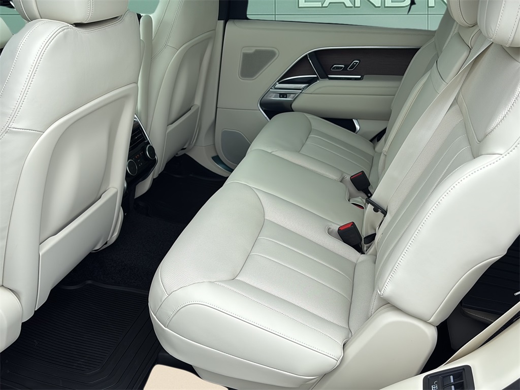 2025 Land Rover Range Rover SE photo 23