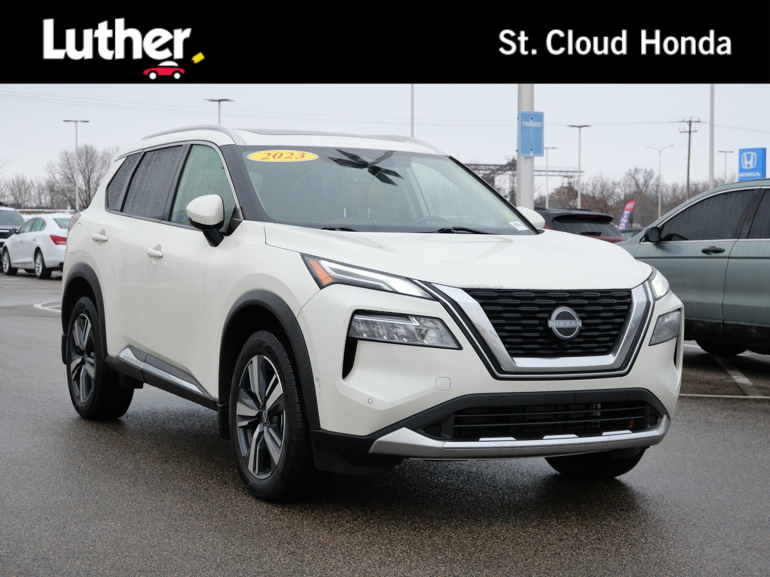 2023 Nissan Rogue Platinum's photo