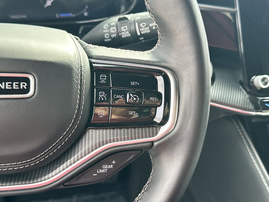 2023 Jeep Grand Wagoneer II photo 32