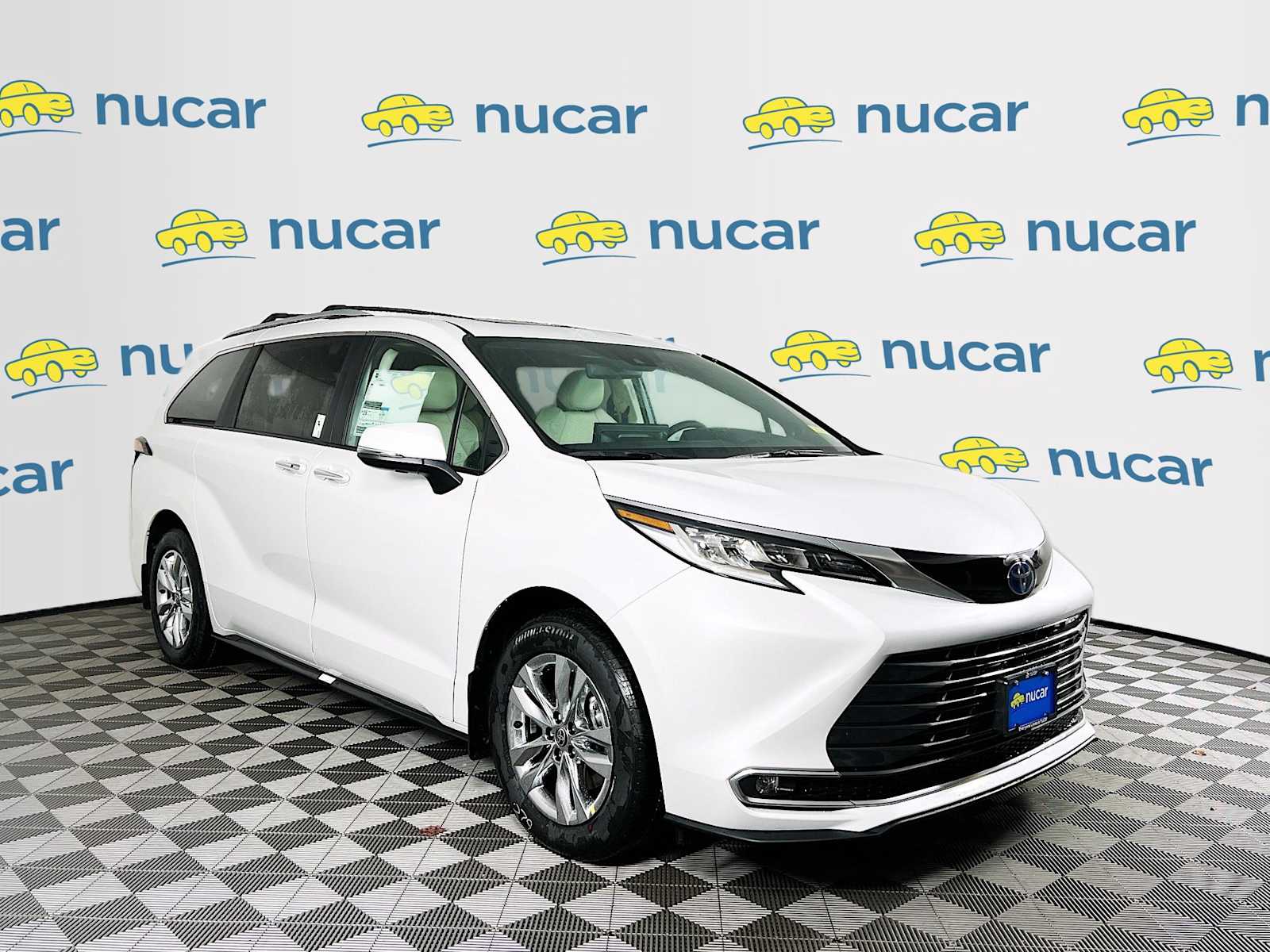 2025 Toyota Sienna Limited's photo