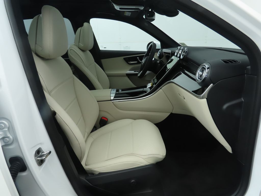 2026 Mercedes Benz GLC 300 4MATIC photo 18