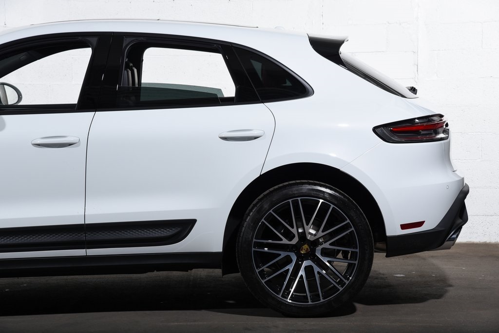 2026 Porsche Macan T photo 19
