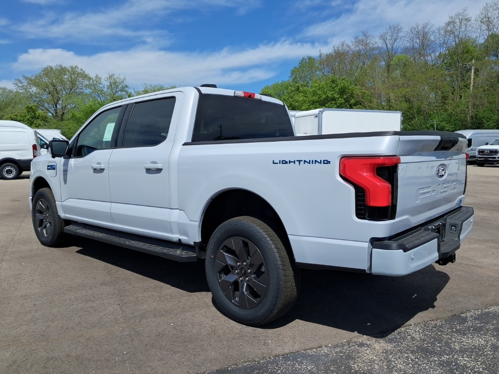 2025 Ford F-150 Lightning photo 4