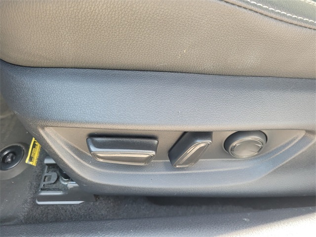 2025 Toyota Camry SE photo 4