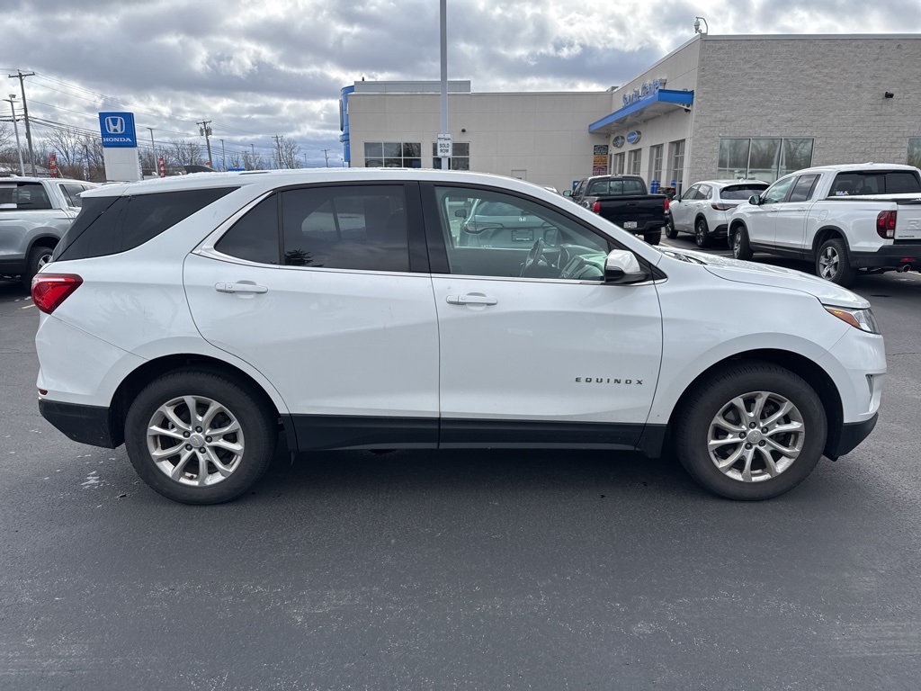 2019 Chevrolet Equinox LT photo 2