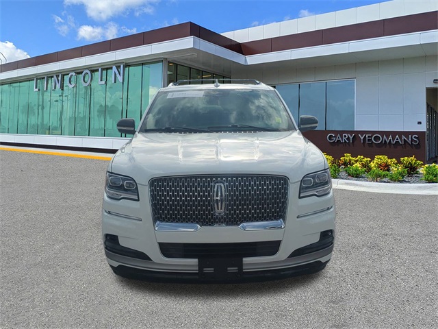 2023 Lincoln Navigator Standard photo 9
