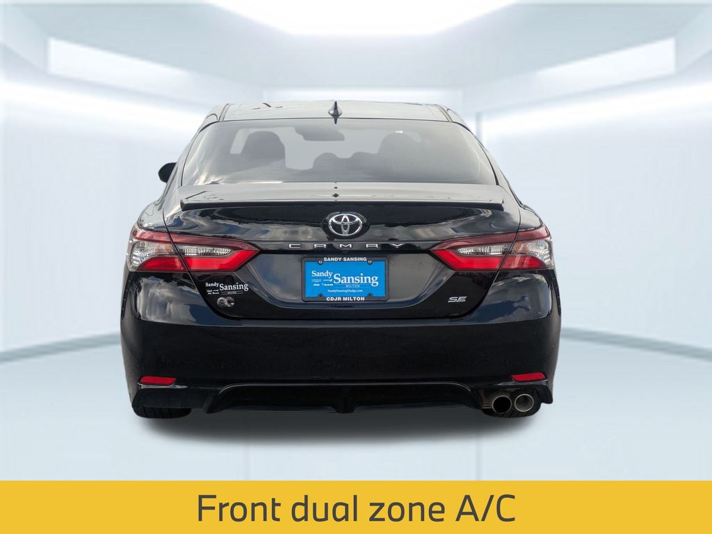 2022 Toyota Camry SE photo 4