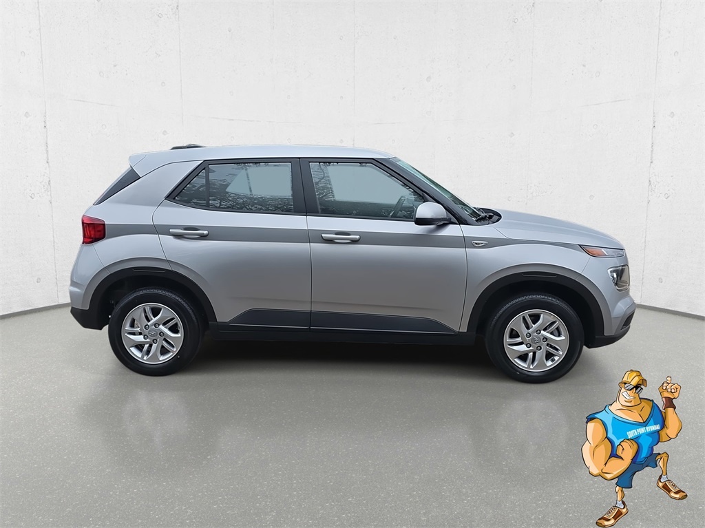 2026 Hyundai Venue SE photo 4