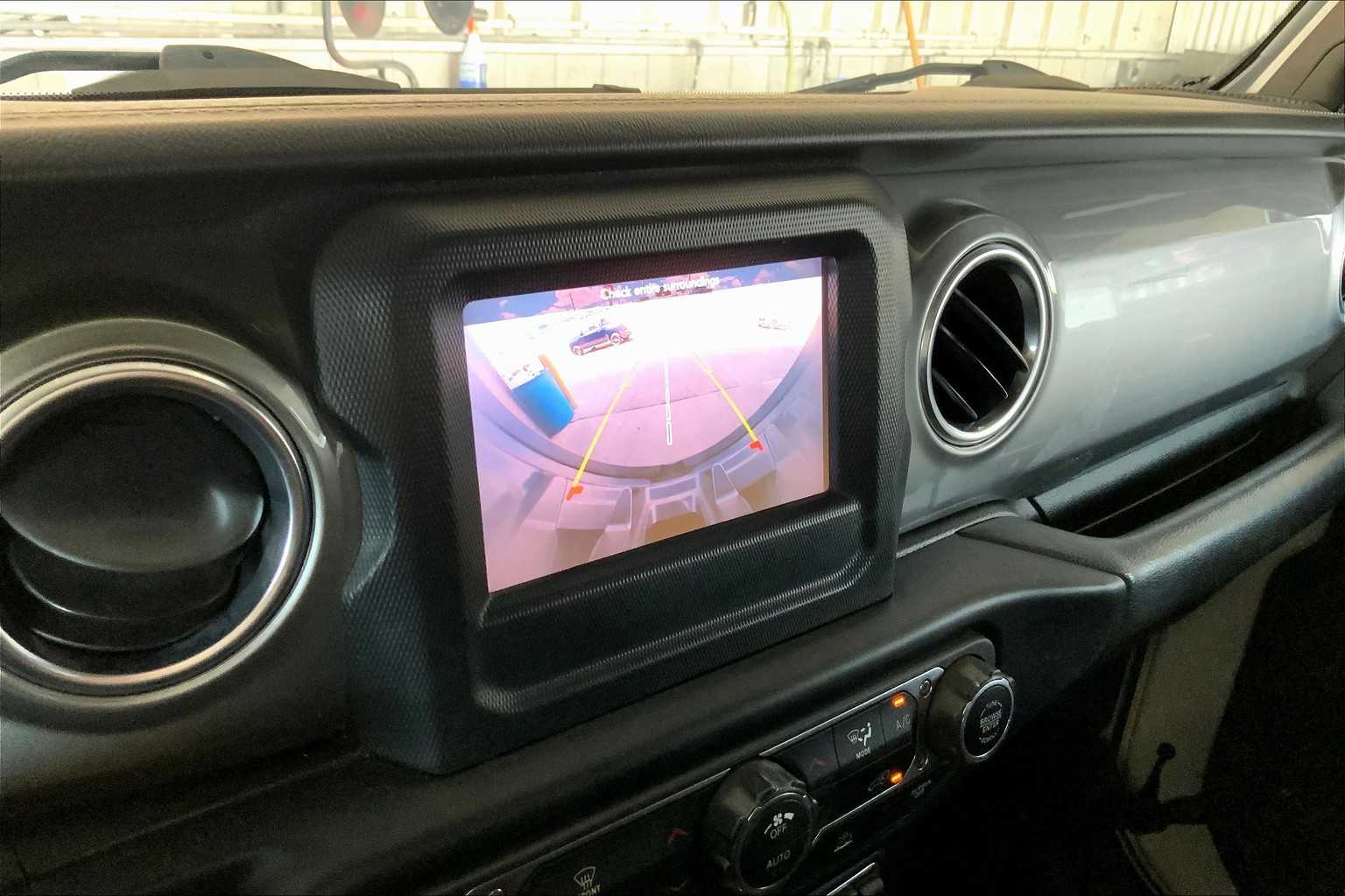 2021 Jeep Wrangler Unlimited Sahara photo 10