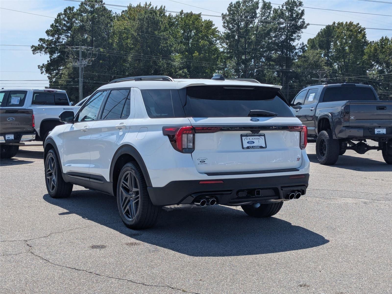 2025 Ford Explorer ST photo 4