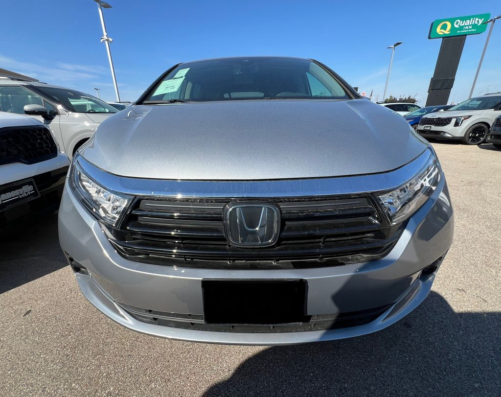 2023 Honda Odyssey Touring photo 2