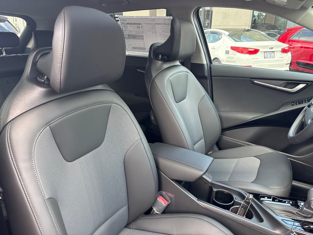 2025 Kia Niro EX Touring photo 28