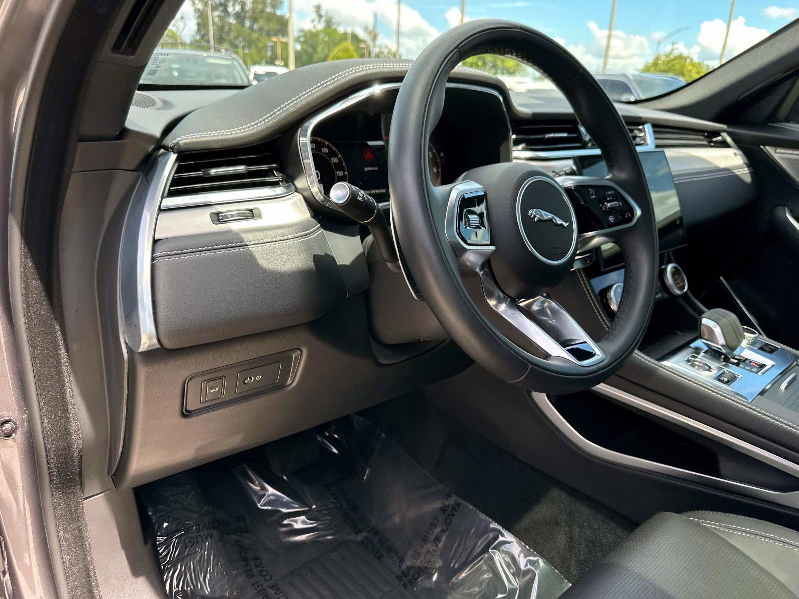 2024 Jaguar F-PACE P400 R-Dynamic S photo 18
