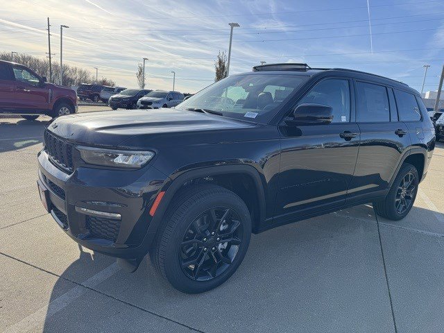 2025 Jeep Grand Cherokee Limited photo 2