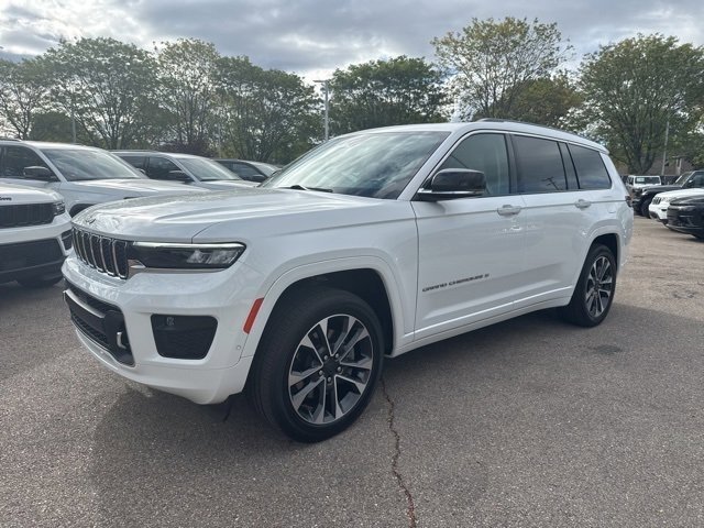 2023 Jeep Grand Cherokee Overland photo 3