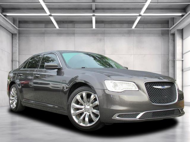 2019 Chrysler 300 Touring's photo