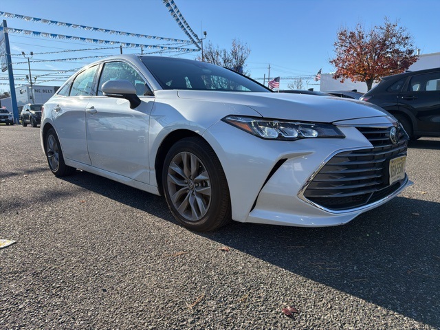 2022 Toyota Avalon XLE photo 2